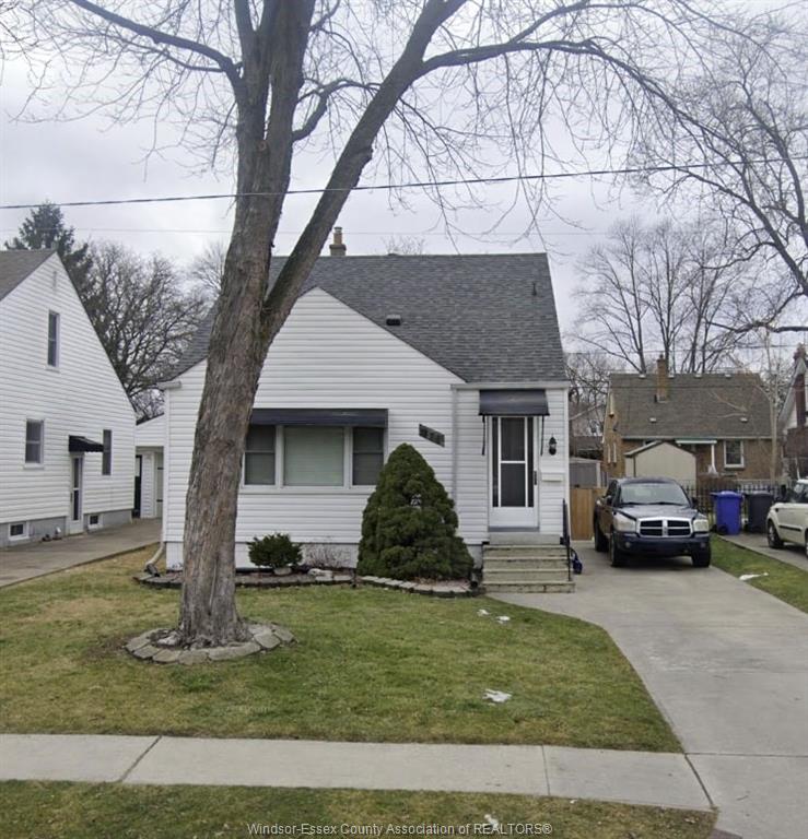 MLS# 25019660: 871 Villaire Avenue, Windsor, Canada