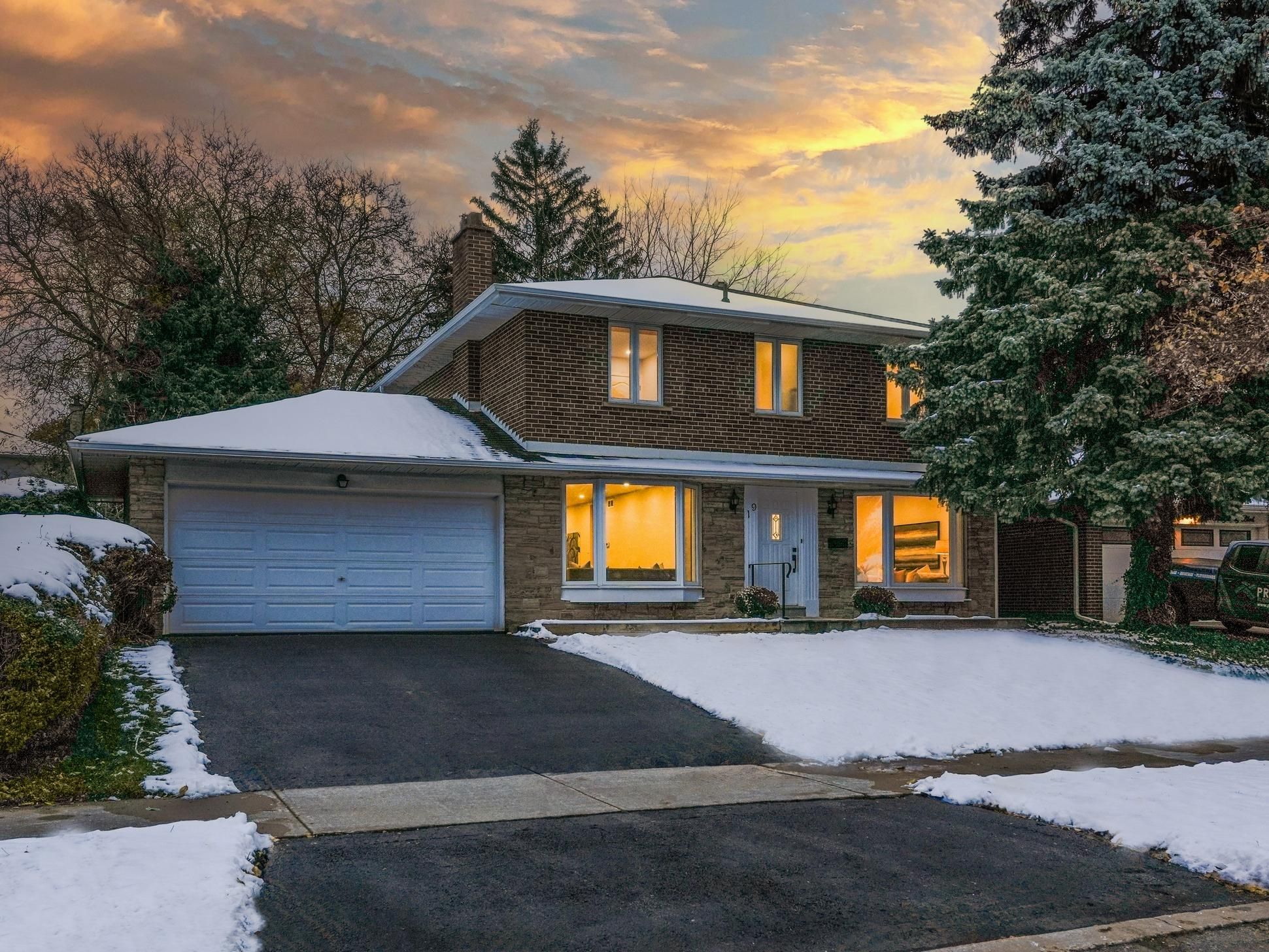 MLS# C12831306: 19 shaughnessy Boulevard, Toronto, Canada