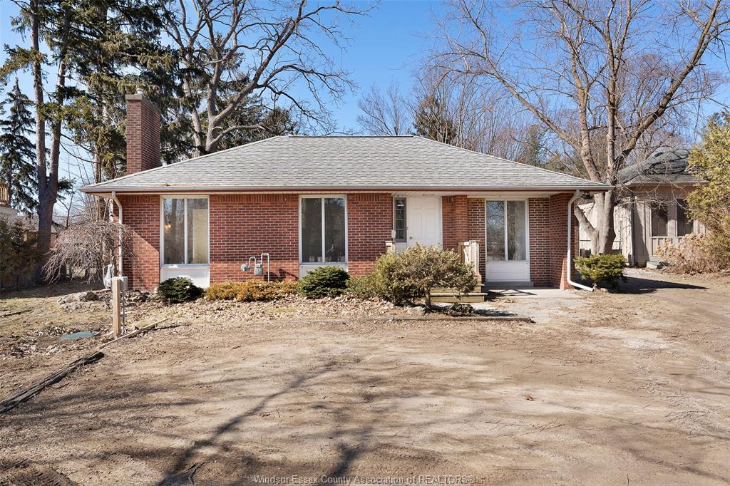 MLS# 26004531: 132 DIVISION Street, Kingsville, Canada