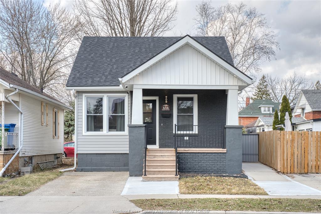 MLS# 26005243: 434 GROVE Avenue, Windsor, Canada