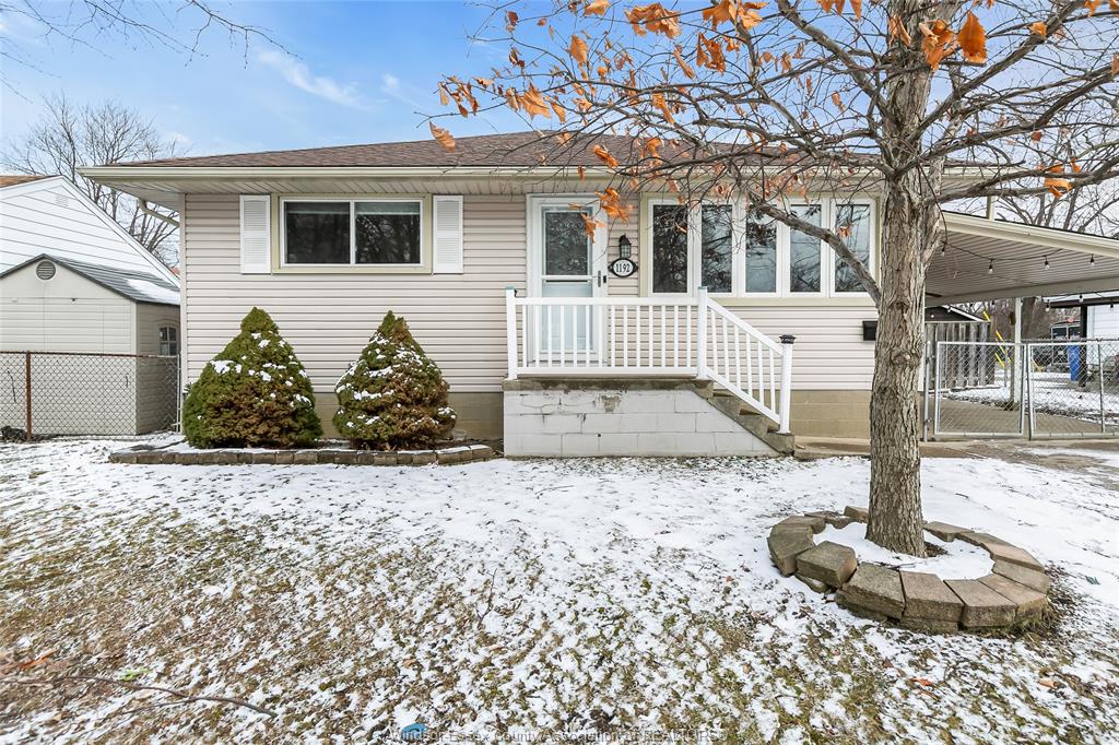 MLS# 26005513: 1192 REEDMERE, Windsor, Canada