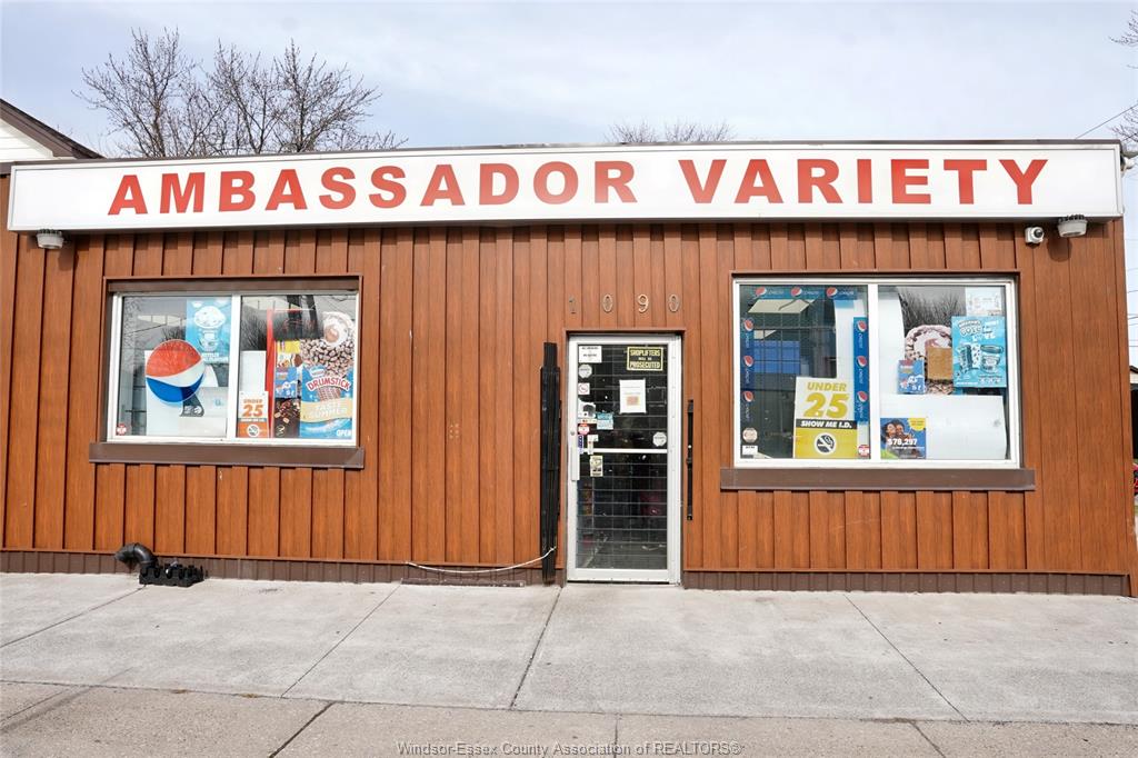 MLS# 26005637: 1086-1090 FELIX, Windsor, Canada