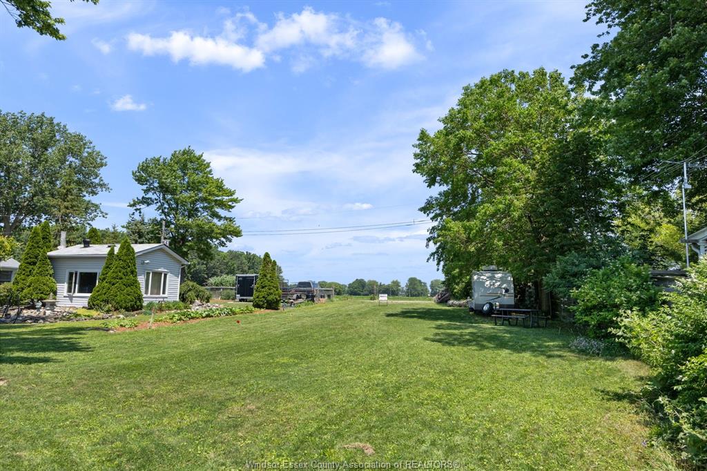 MLS# 26006379: 143 HOWE, Essex, Canada