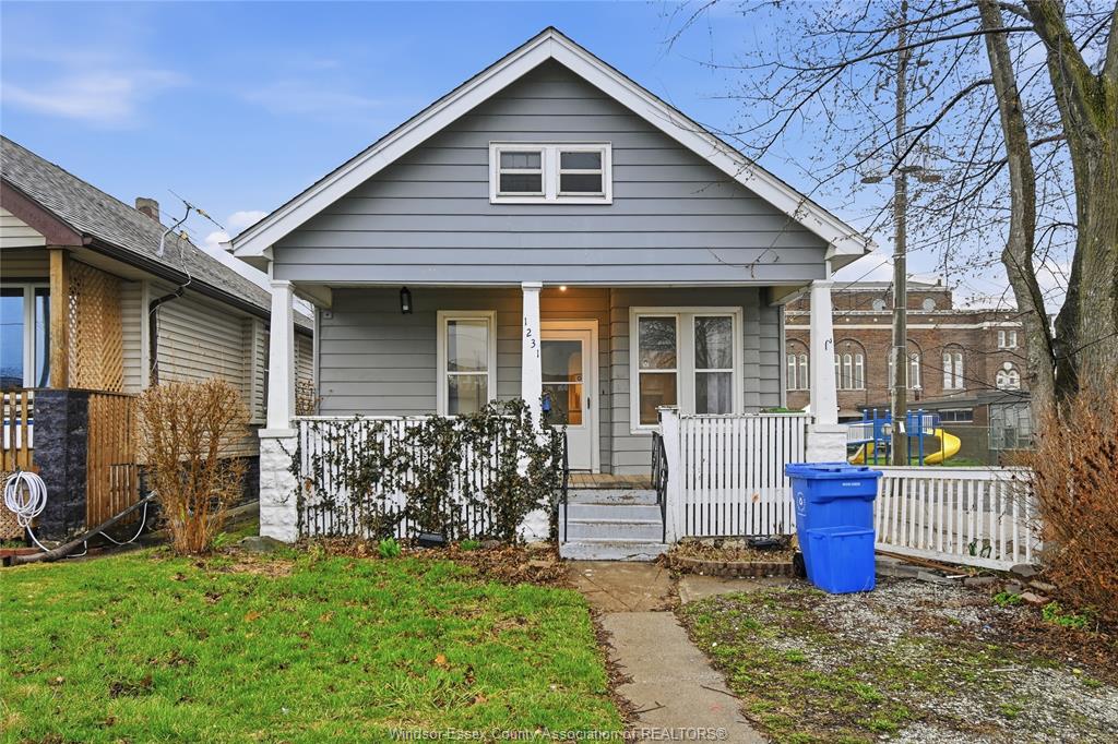 MLS# 26006668: 1231 WINDSOR Avenue, Windsor, Canada