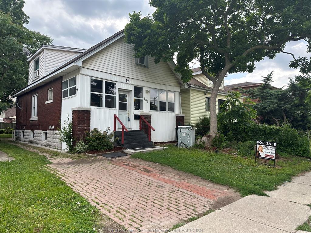 MLS# 26006716: 961 CAMPBELL, Windsor, Canada
