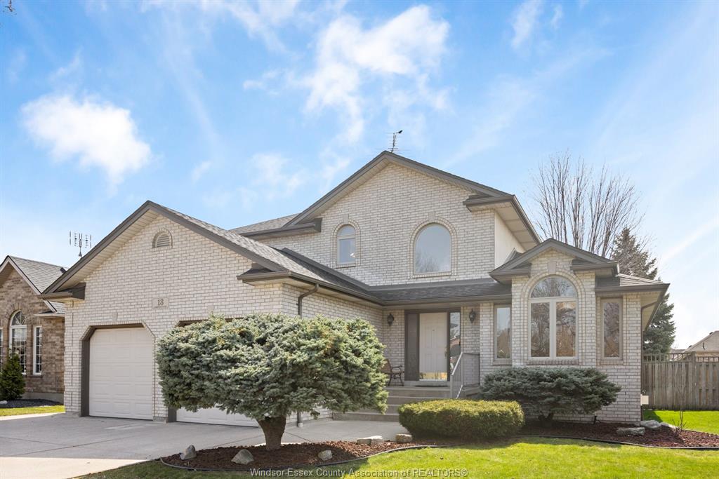MLS# 26006880: 18 CAMBRIDGE Court, Amherstburg, Canada