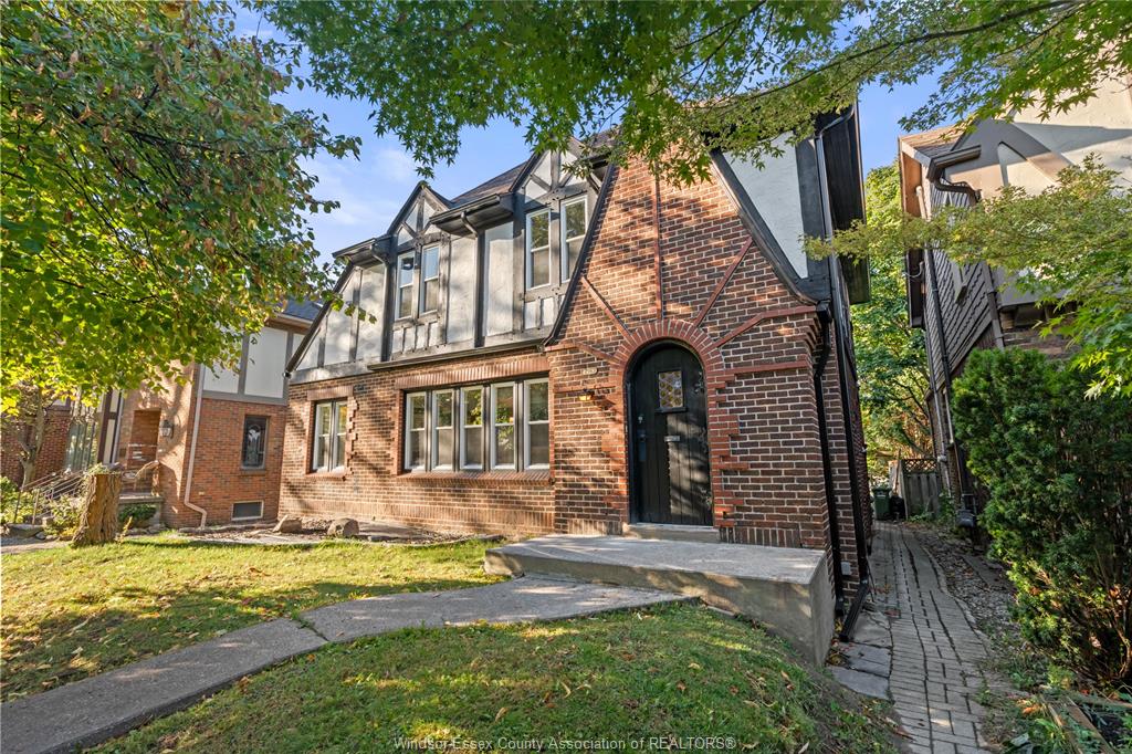 MLS# 26007990: 2163 VICTORIA, Windsor, Canada