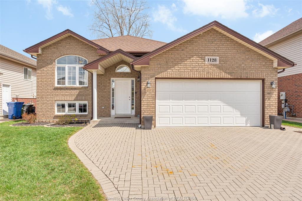 MLS# 26008080: 1128 FREDERICA, Windsor, Canada