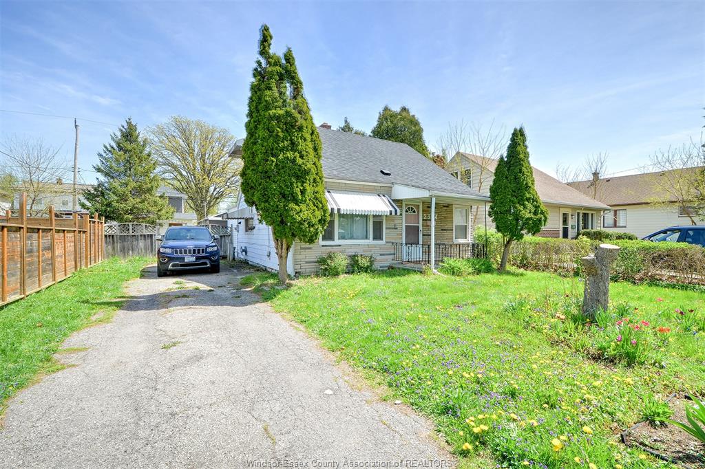 MLS# 26009491: 2354 Highland Avenue, Windsor, Canada