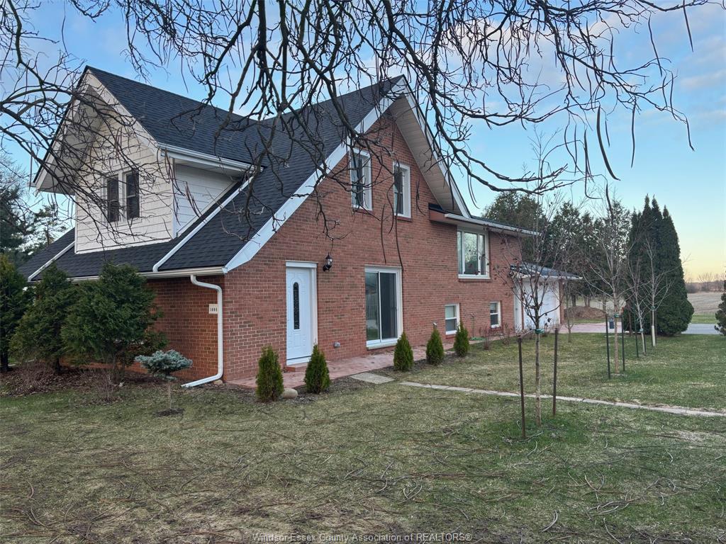 MLS# 26009718: 1695 DIVISION Road, Kingsville, Canada