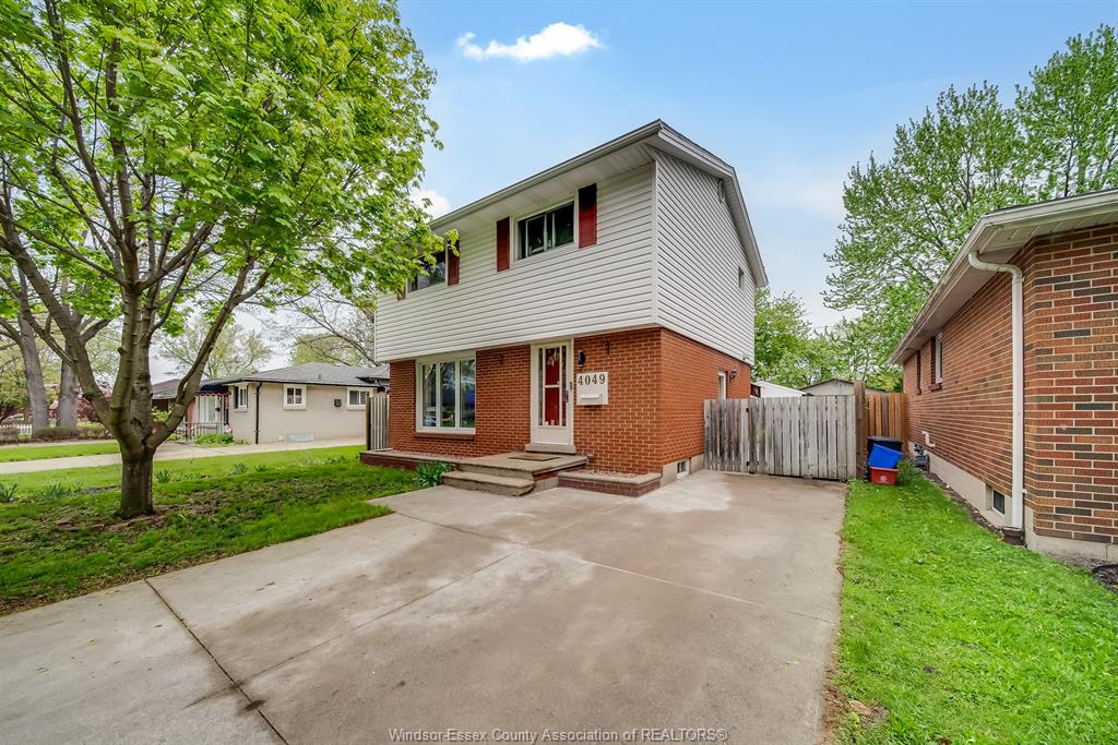 MLS# 26009573: 4049 WHITNEY Avenue, Windsor, Canada