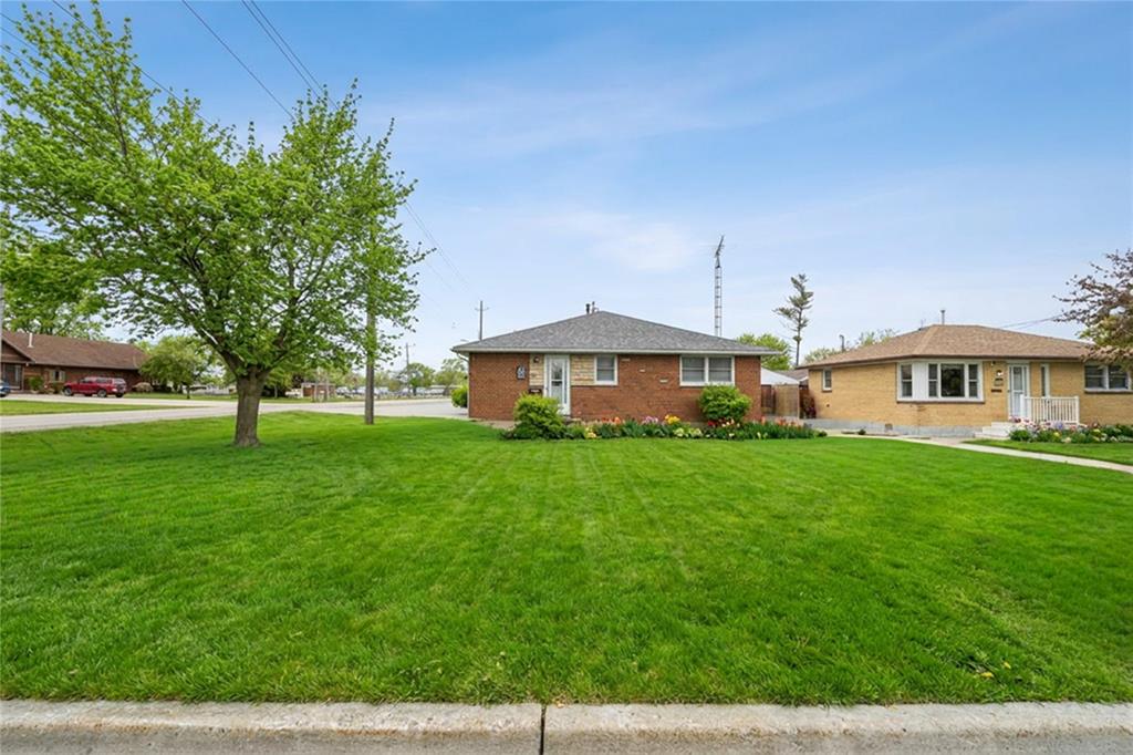 MLS# 26010014: 798 Albert Street, Wallaceburg, Canada