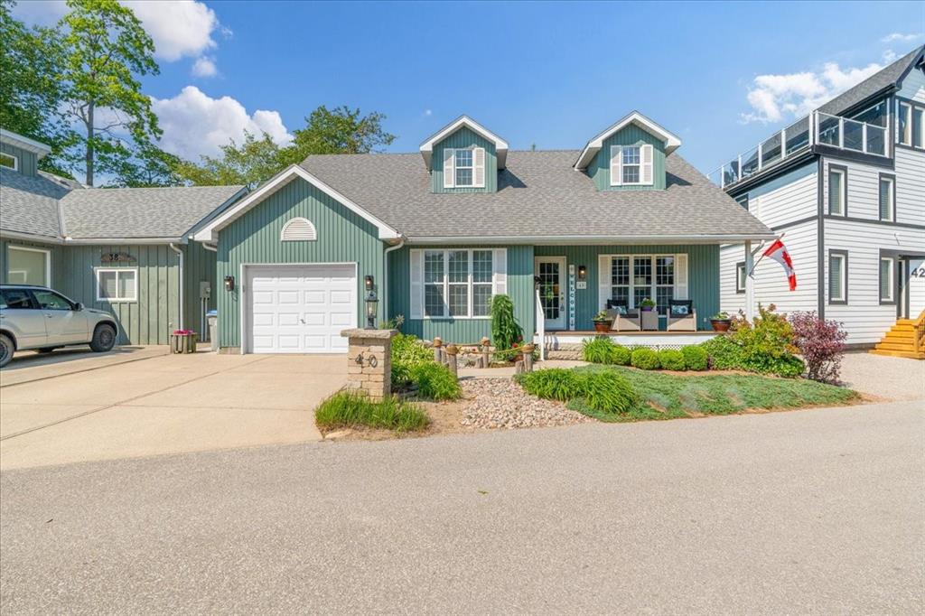 MLS# 26009690: 40 LAKESIDE Circle, Grand Bend, Canada