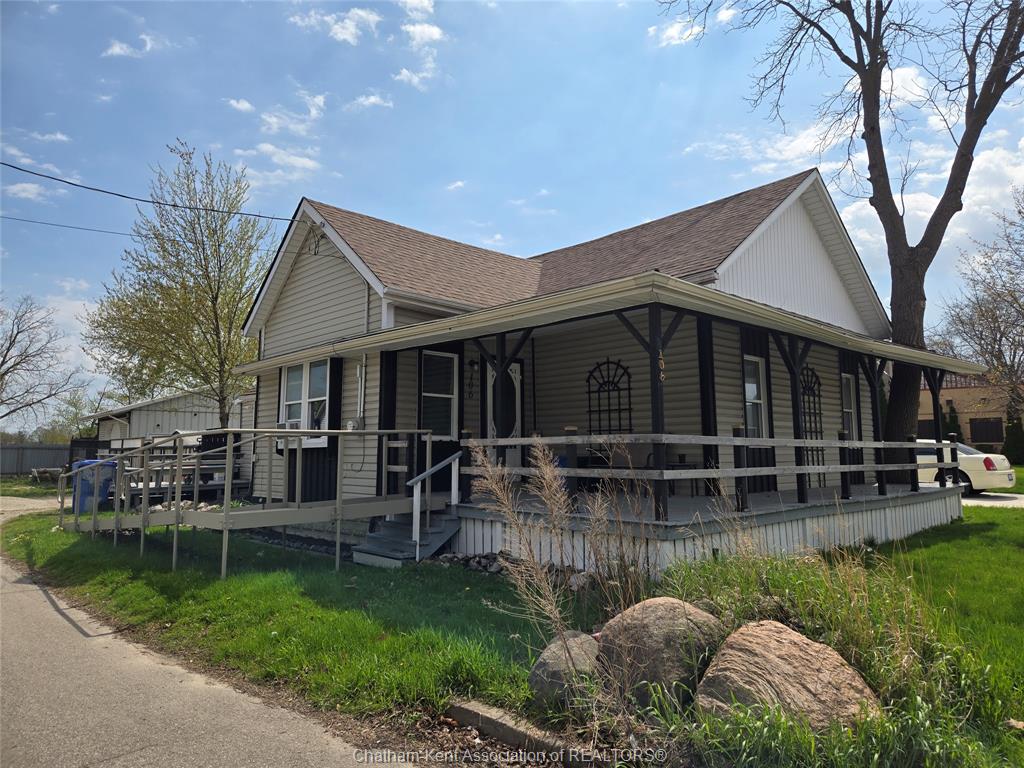 MLS# 26009046: 106 Park Avenue E Avenue, Chatham, Canada
