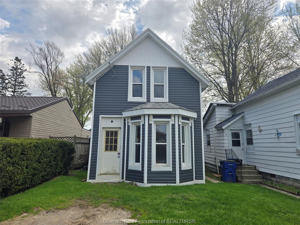MLS# 26008999: 42 Kirk Street, Chatham, Canada