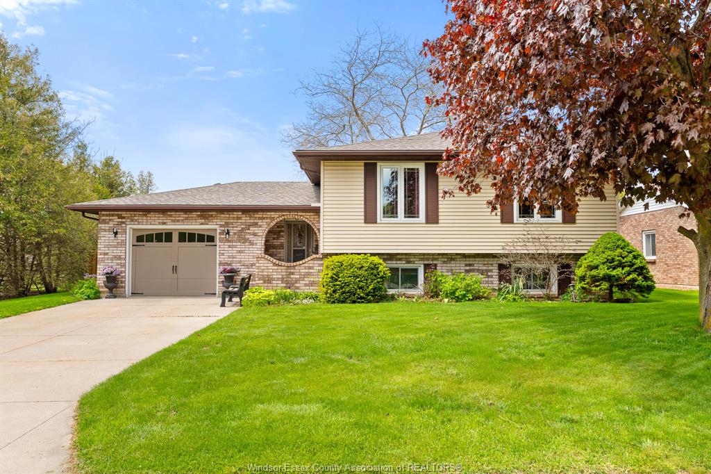 MLS# 26010206: 42 William Avenue, Kingsville, Canada