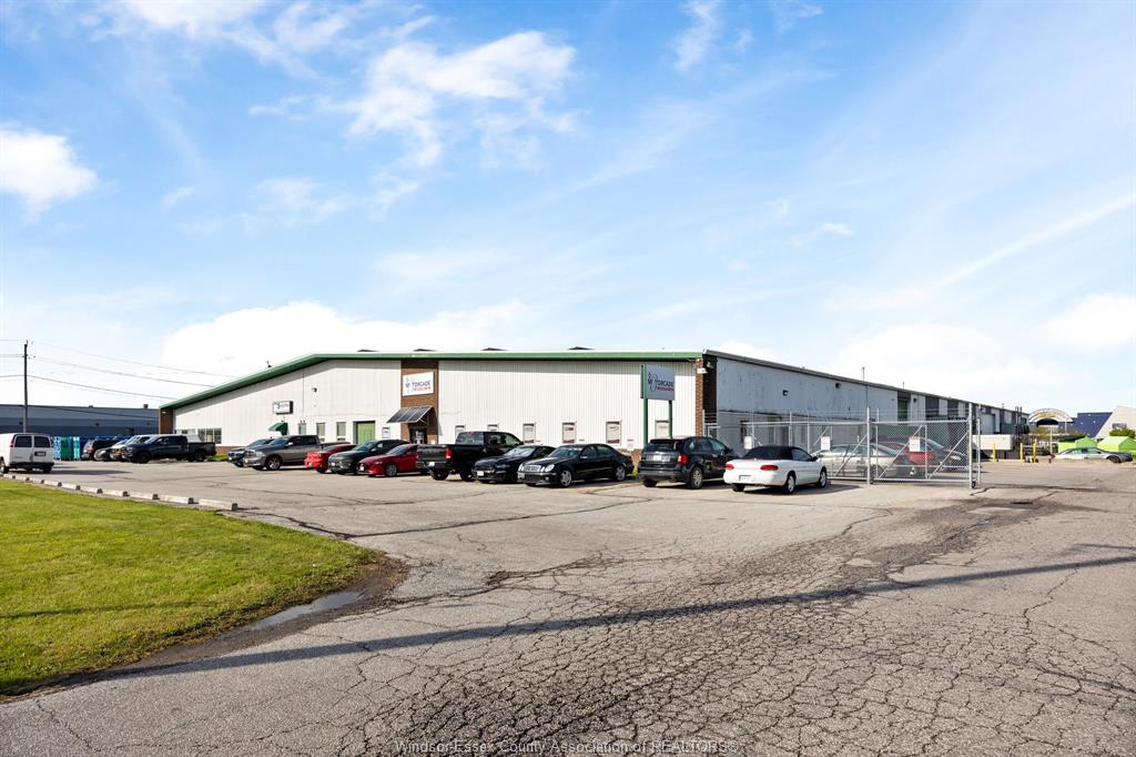 MLS# 26010232: 3181 DEVON  Unit# 3, Windsor, Canada