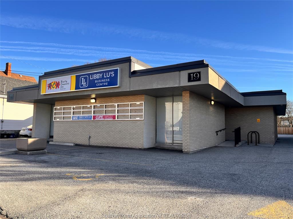 MLS# 26010235: 19 Raleigh Street, Chatham, Canada