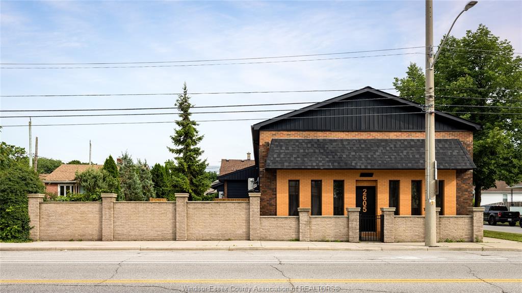 MLS# 26010179: 2605 SEMINOLE  Unit# UNIT 1, Windsor, Canada