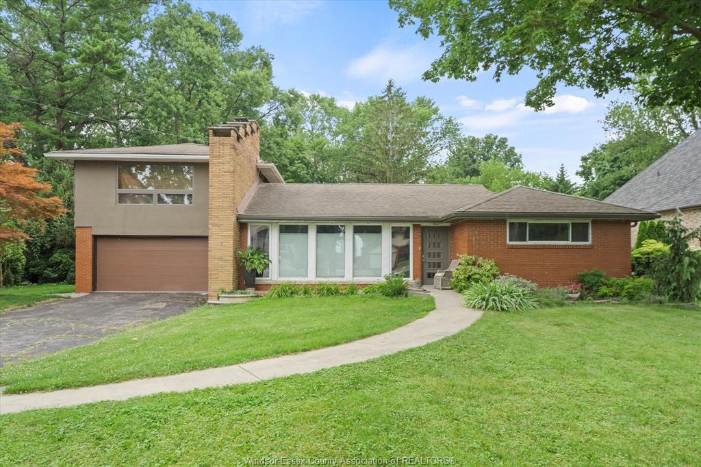 MLS# 26010350: 13961 RIVERSIDE Drive, Tecumseh, Canada