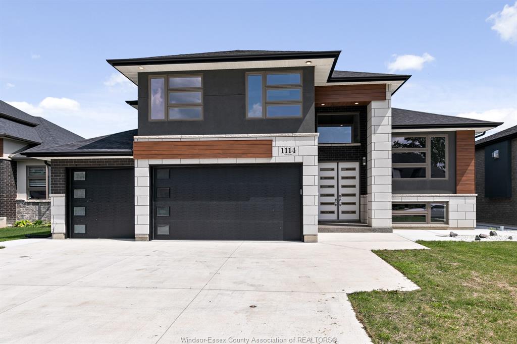 MLS# 26010356: 7370 GARNET Crescent, McGregor, Canada