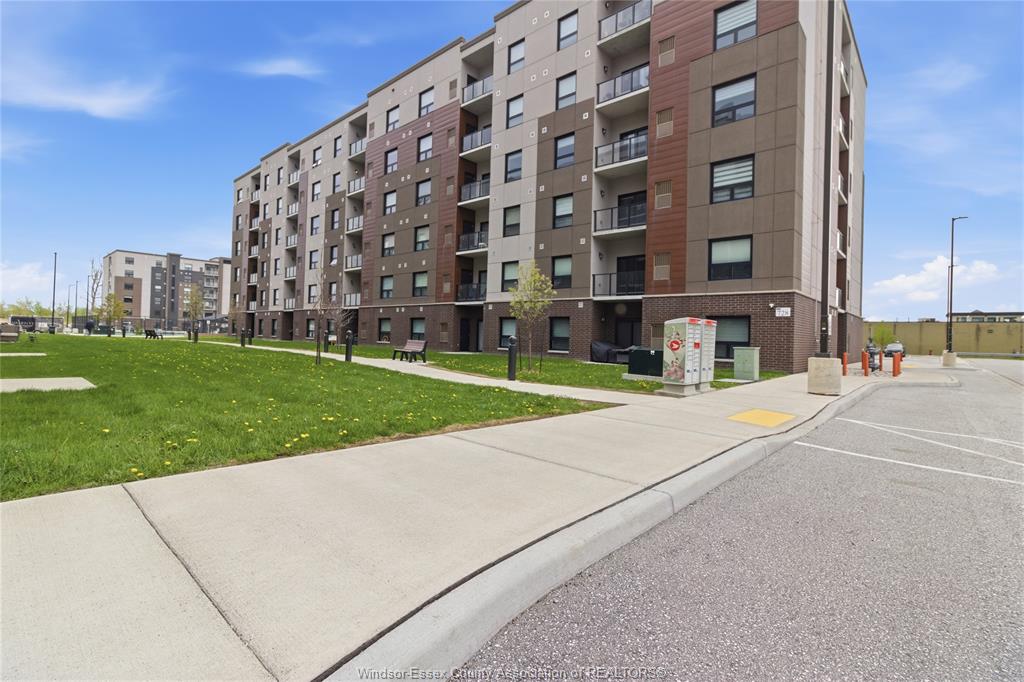 MLS# 26010407: 728 BROWNSTONE Drive Unit# 302, Lakeshore, Canada