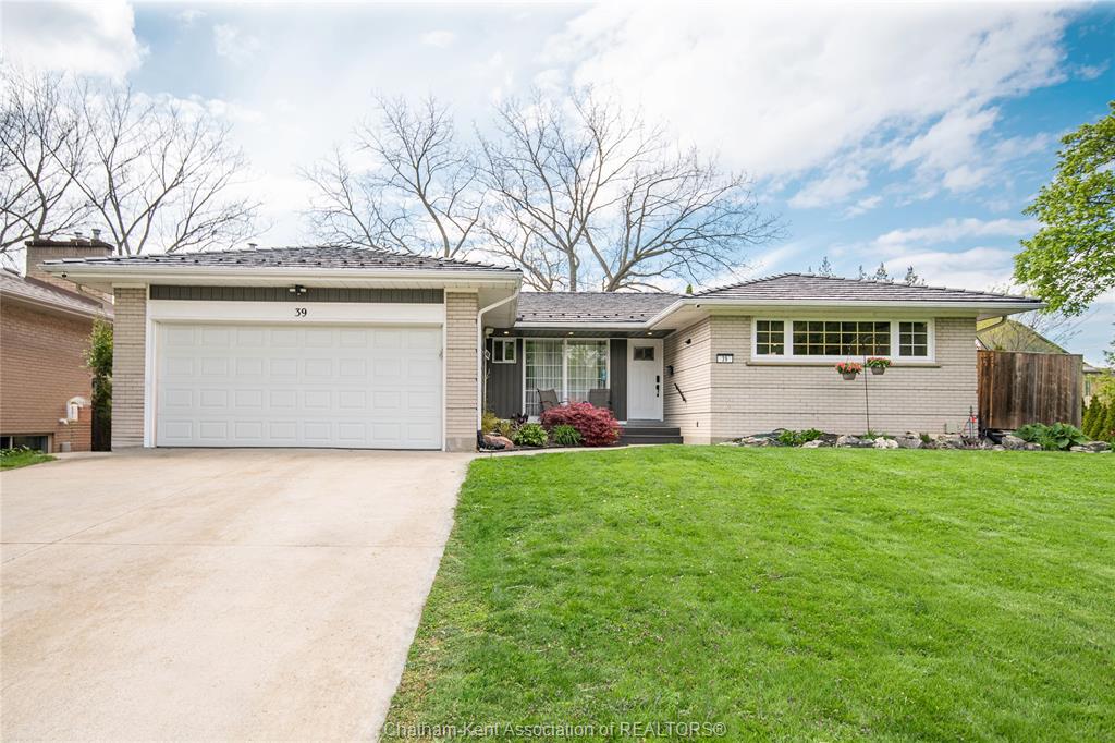 MLS# 26010376: 39 Chippewa Drive, Chatham, Canada
