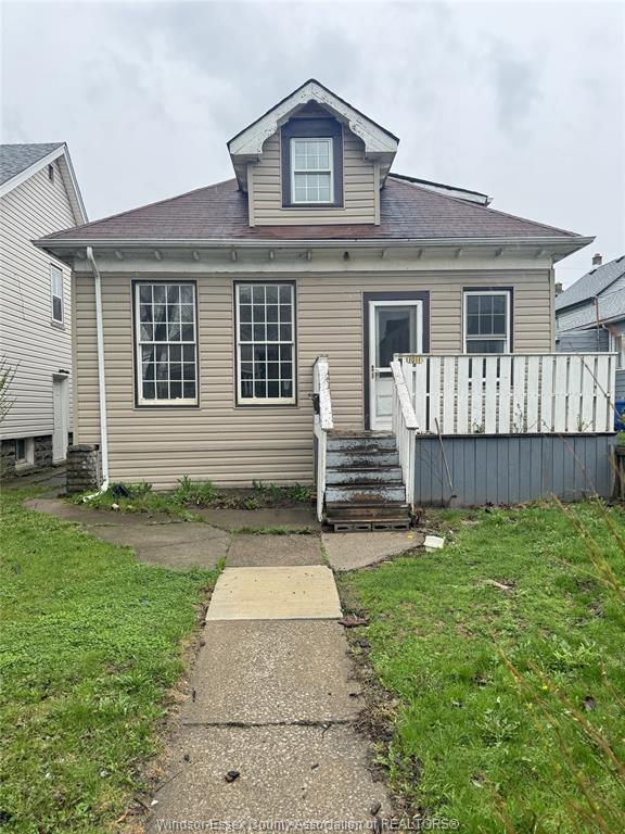 MLS# 26010446: 1011 Windsor Avenue, Windsor, Canada
