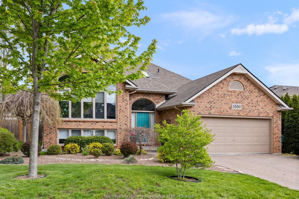 MLS# 26010476: 1550 MINTO Avenue, LaSalle, Canada