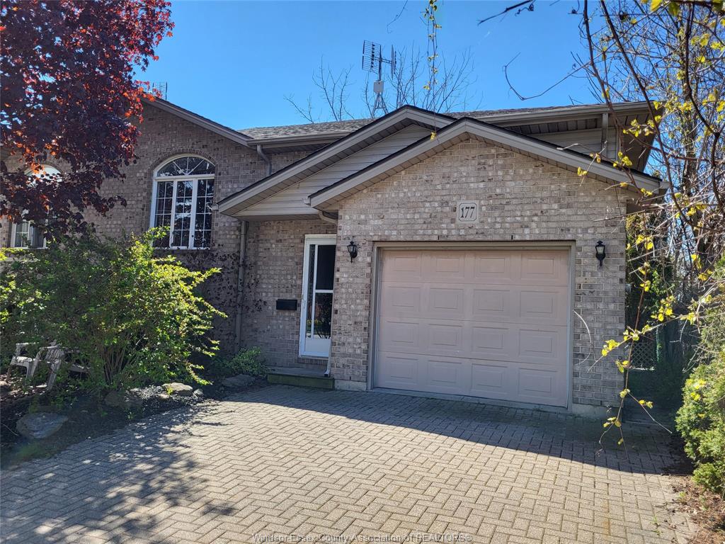 MLS# 26010512: 177 VICTORIA Street, Kingsville, Canada