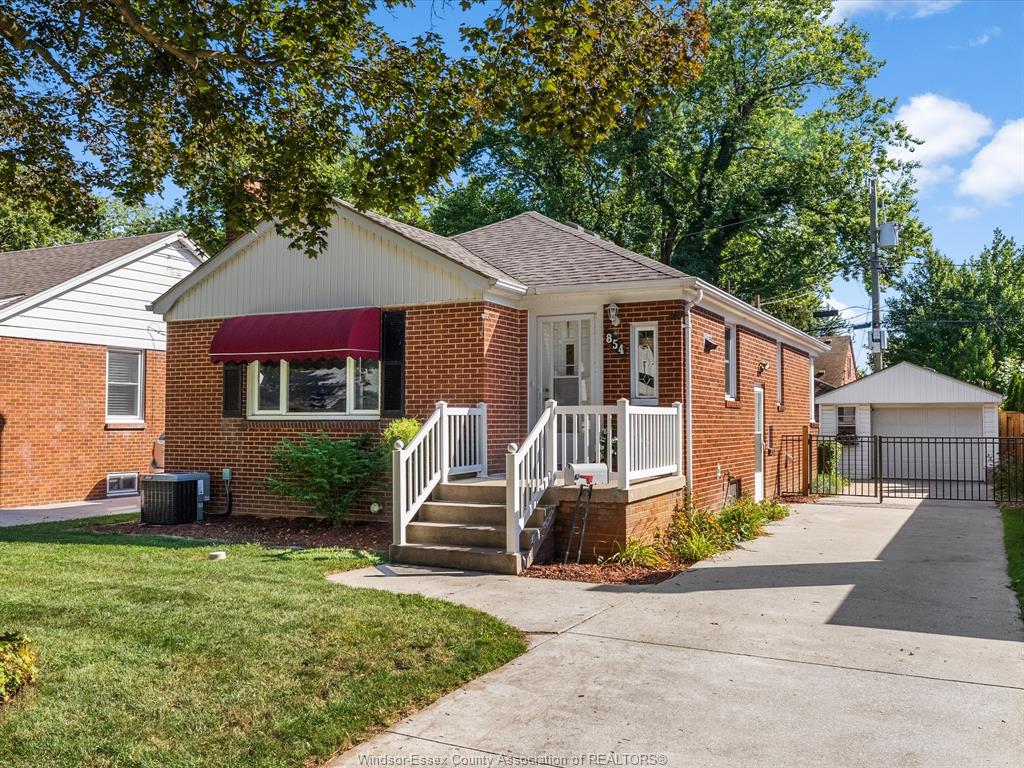 MLS# 26010517: 854 BELLEPERCHE Place, Windsor, Canada