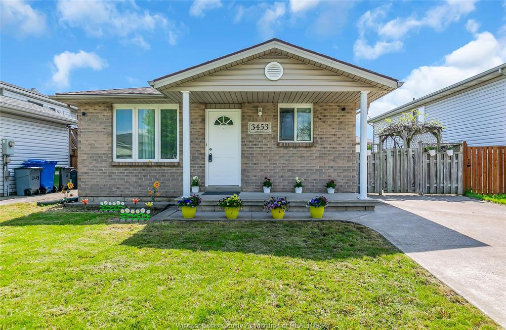 MLS# 26010549: 3453 CARIBOU Crescent, Windsor, Canada