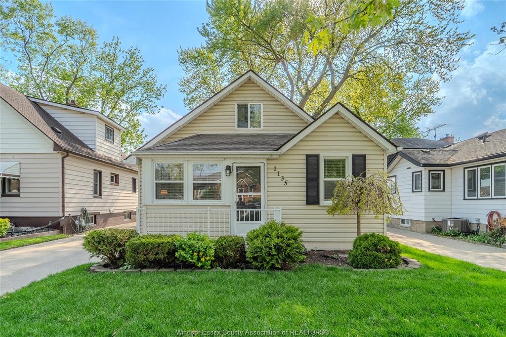 MLS# 26010586: 1135 Glidden Avenue, Windsor, Canada