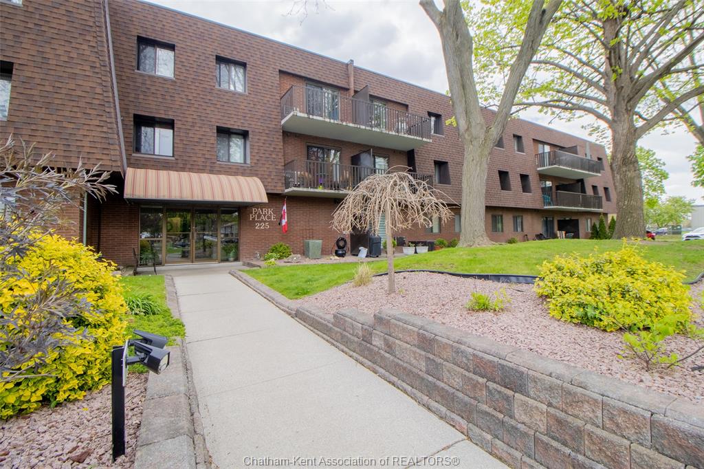 MLS# 26010115: 225 Campus Parkway Parkway Unit# 212, Chatham, Canada